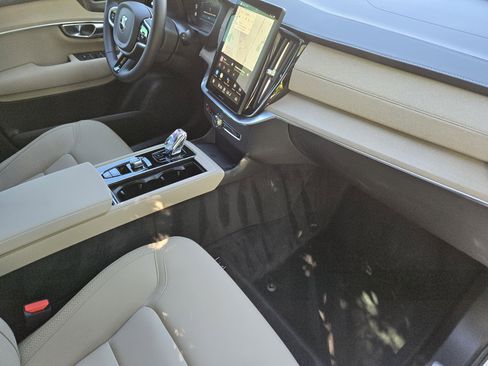 Certified 2025 Volvo XC90 T8 Plus w/ Protection Package Premier image 21