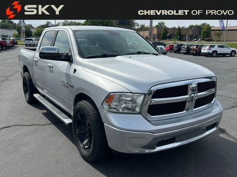 Used 2018 RAM 1500 Classic SLT image 5