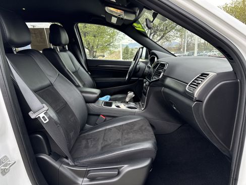 Used 2021 Jeep Grand Cherokee Laredo X image 21