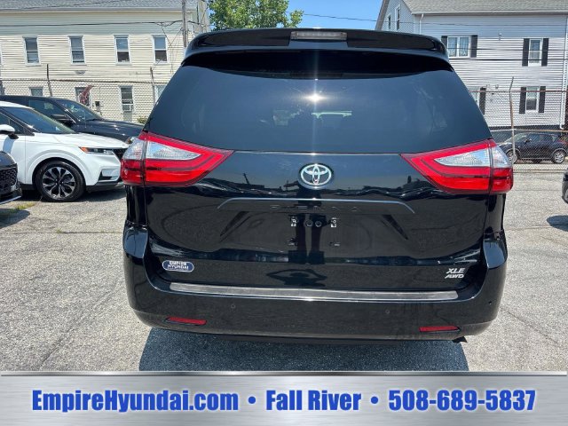 Used 2018 Toyota Sienna XLE w/ XLE Navigation Package AWD/4WD image 4