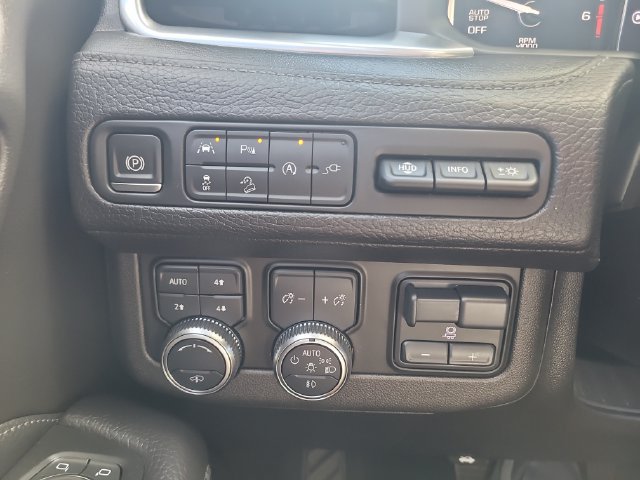 Used 2021 GMC Yukon Denali w/ Denali Ultimate Package AWD/4WD image 33