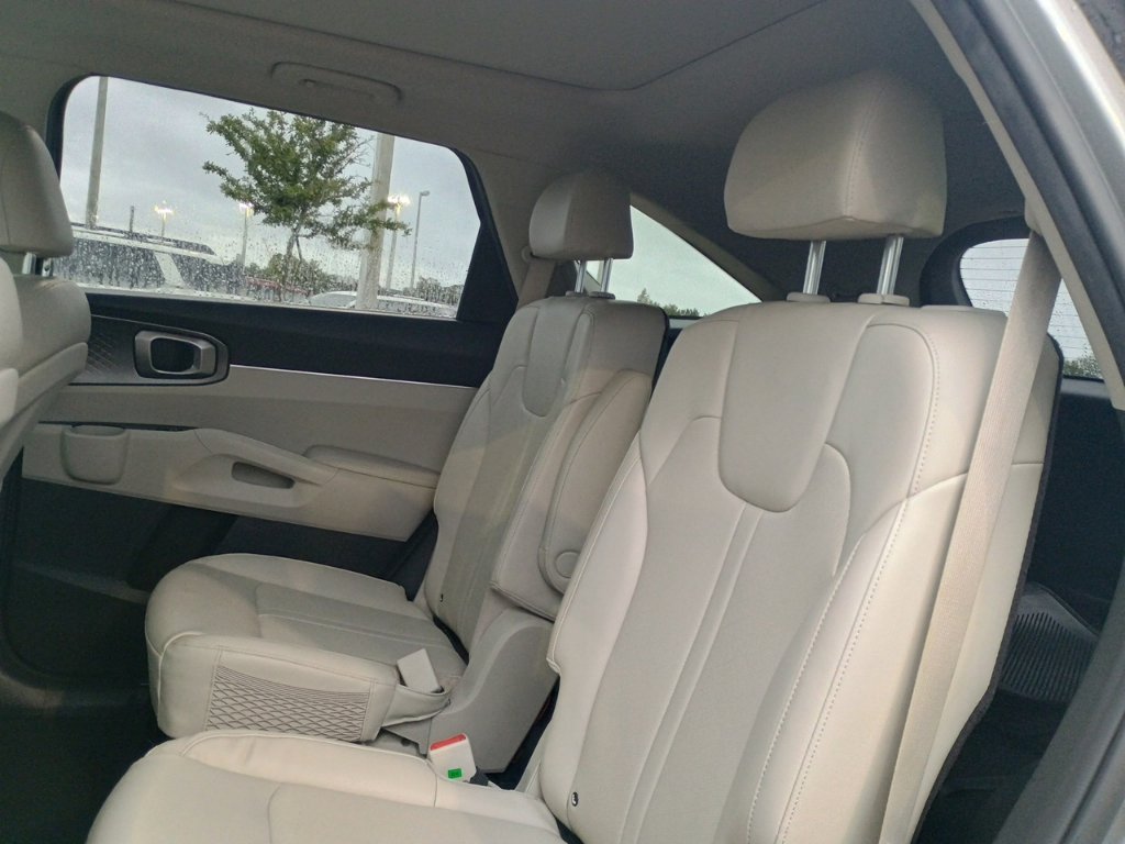 Used 2021 Kia Sorento EX FWD image 17