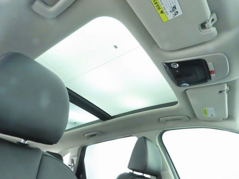 Used 2024 Kia Sorento SX image 19