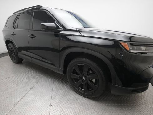 Certified 2025 Honda Pilot Black Edition image 39