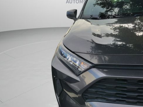 Used 2021 Toyota RAV4 LE FWD image 14