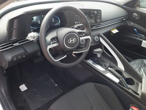 New 2026 Hyundai Elantra SE FWD image 11