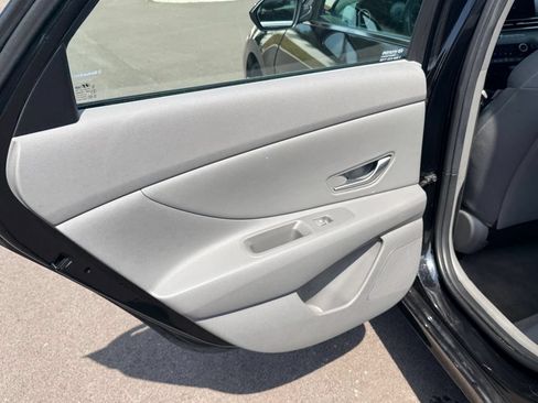 Used 2025 Hyundai Elantra SEL FWD image 17
