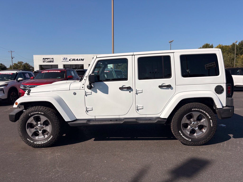Used 2018 Jeep Wrangler Unlimited Sahara AWD/4WD image 4