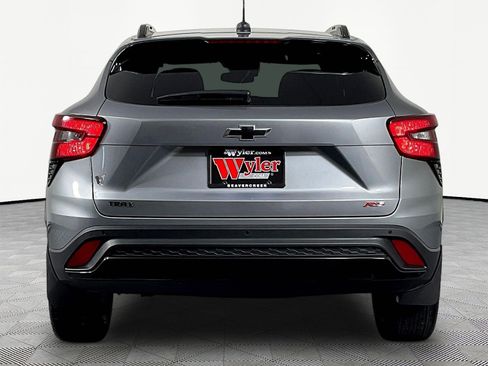 Used 2025 Chevrolet Trax RS w/ Sunroof Package FWD image 5