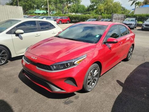 Used 2023 Kia Forte LXS w/ LXS Technology Package FWD image 2