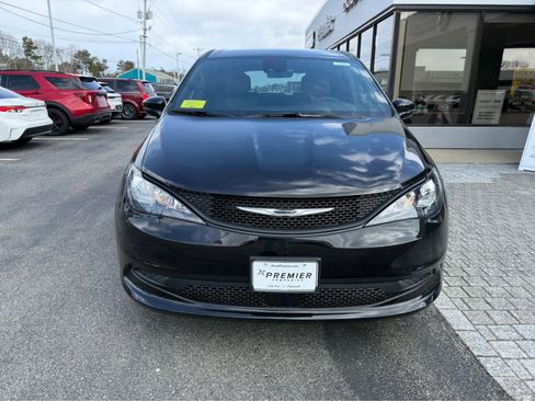 New 2026 Chrysler Voyager LX image 2