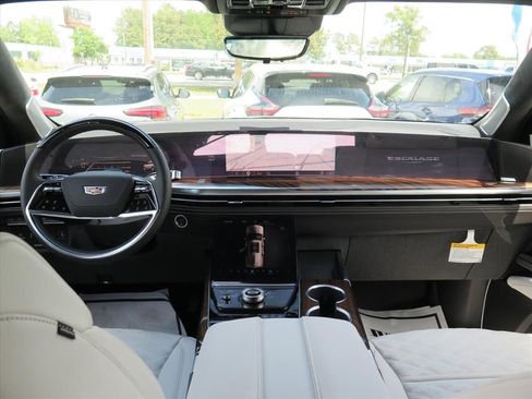 New 2026 Cadillac Escalade ESV Platinum Luxury w/ LPO, Floor Liner Package AWD/4WD image 23