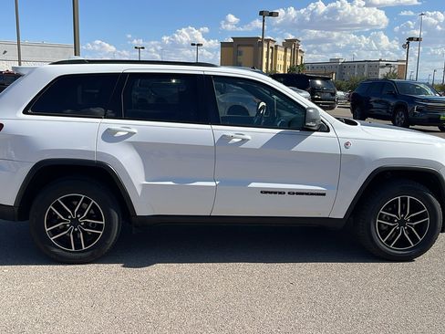 Used 2019 Jeep Grand Cherokee Trailhawk image 9