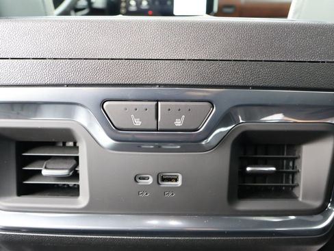 New 2026 GMC Sierra 3500 Denali Ultimate w/ LPO, Black Badging Package AWD/4WD image 32