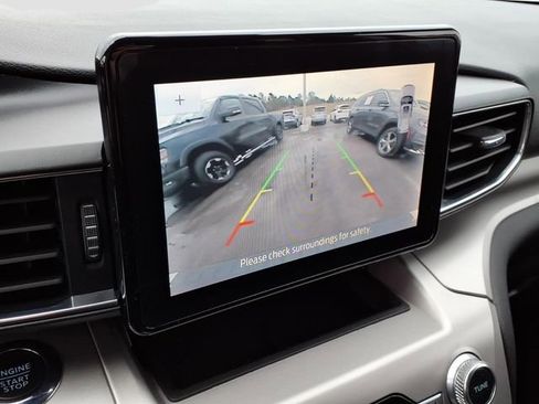 Certified 2022 Ford Explorer XLT w/ Equipment Group 202A image 19