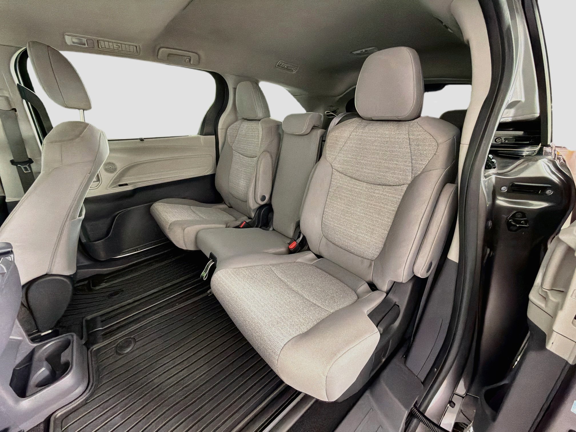 Used 2022 Toyota Sienna LE w/ LE Plus Package FWD image 27