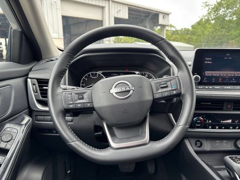 Used 2025 Nissan Rogue SV AWD/4WD image 25
