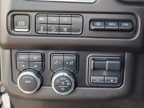 Used 2024 GMC Yukon AT4 w/ Technology Package AWD/4WD image 23