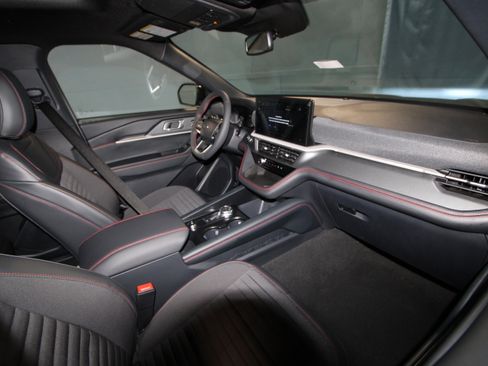 New 2026 Ford Explorer ST-Line w/ ST-Line Street Pack image 19