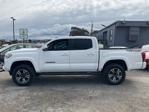 Used 2019 Toyota Tacoma TRD Sport image 5