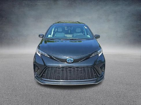 Used 2025 Toyota Sienna XSE w/ XSE Plus Package FWD image 3