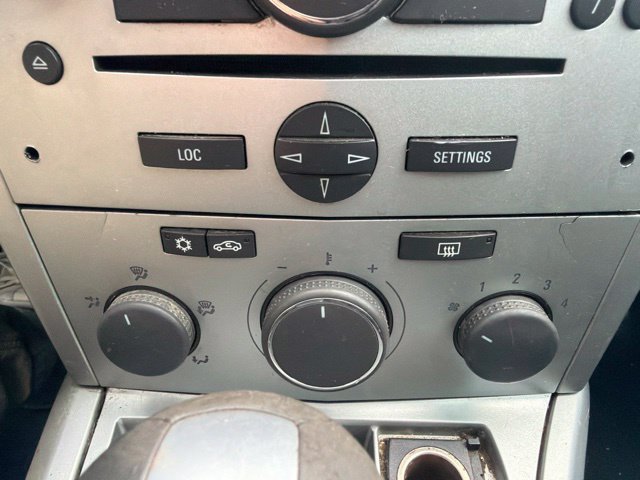 Used 2008 Saturn Astra XR w/ Advanced Audio Package FWD image 25