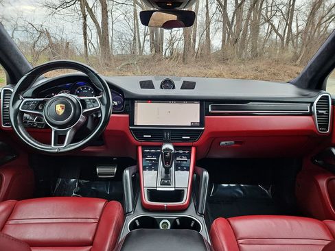 Certified 2021 Porsche Cayenne GTS AWD/4WD image 11