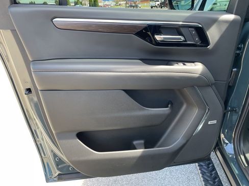 New 2026 Chevrolet Suburban Z71 w/ Comfort Package image 49