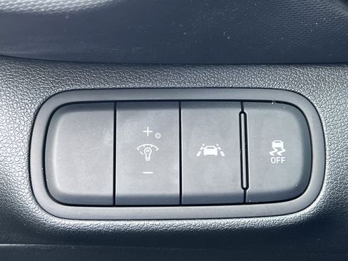 Used 2022 Hyundai Venue SEL image 14