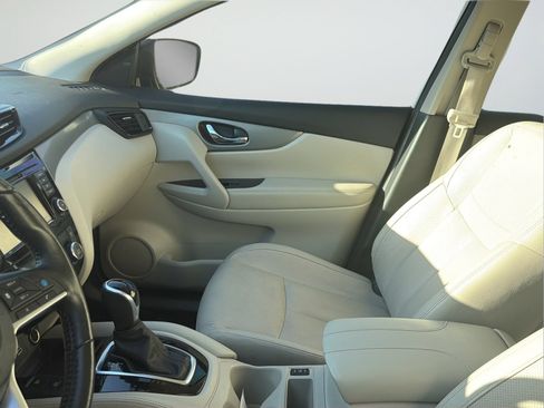 Used 2020 Nissan Rogue Sport SL w/ Premium Package FWD image 15