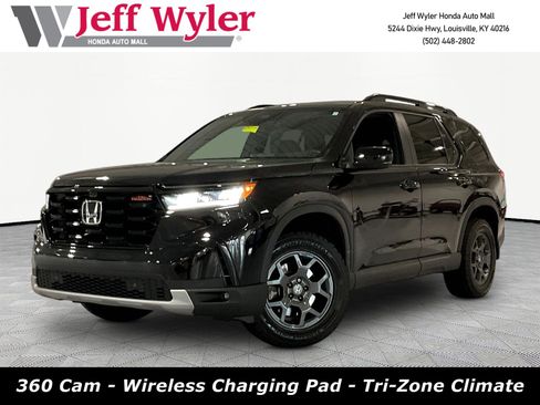 Used 2025 Honda Pilot TrailSport image 1