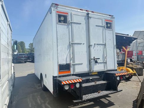 Used 2014 Chevrolet Express 4500 image 5