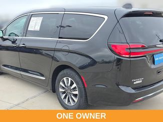 Used 2022 Chrysler Pacifica Limited FWD video 4