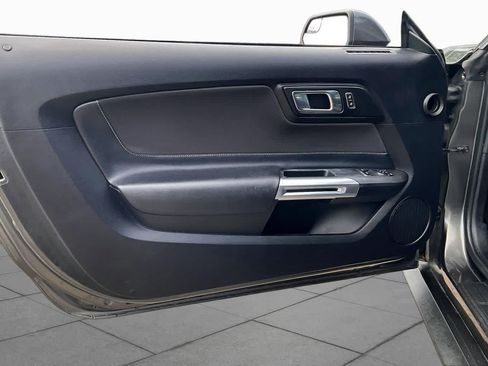 Used 2018 Ford Mustang Coupe RWD image 20