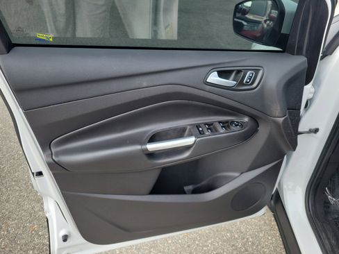 Certified 2018 Ford Escape SE image 5