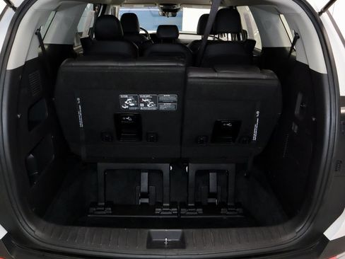 Used 2025 Kia Carnival FWD image 14