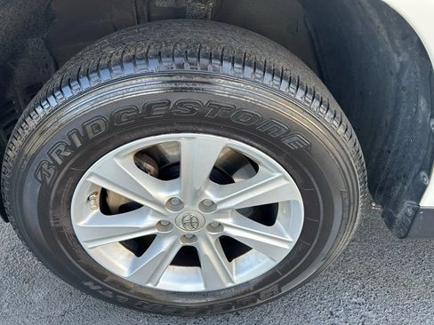 Used 2011 Toyota Highlander 2WD w/ Tech Pkg image 44