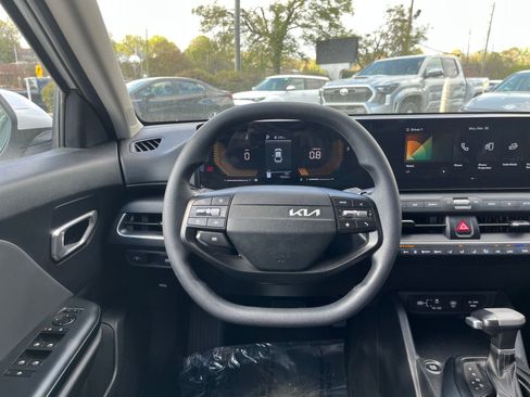 Used 2025 Kia K4 LXS image 32