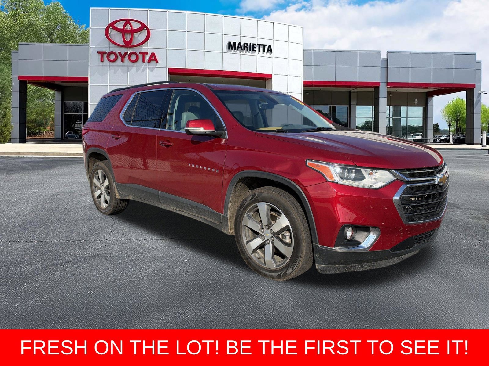 Used 2021 Chevrolet Traverse LT w/ LT Premium Package FWD image 1