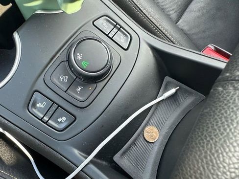 Used 2021 GMC Terrain SLT w/ Infotainment Package II image 30