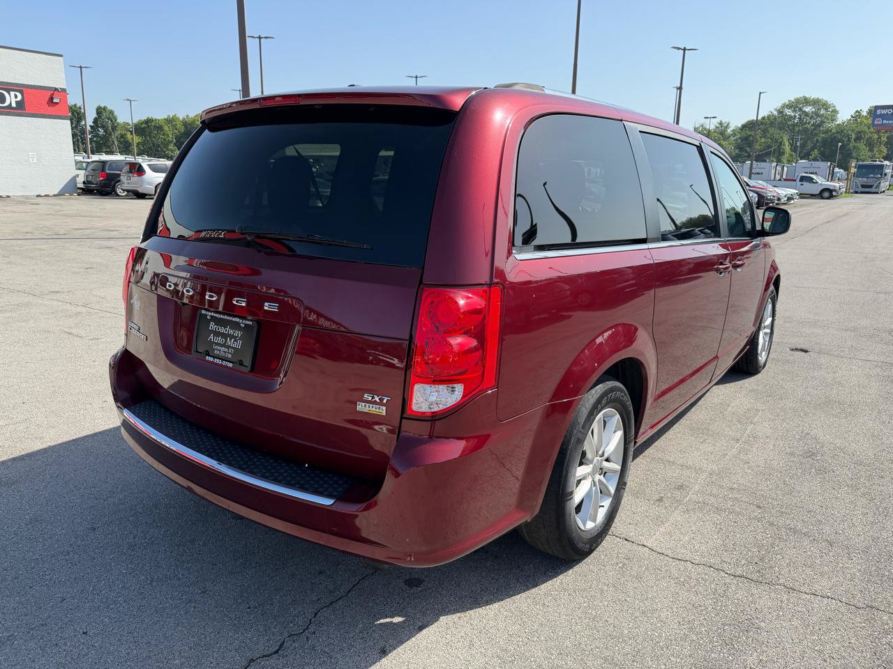 Used 2019 Dodge Grand Caravan SXT FWD image 3