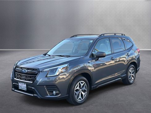 Used 2023 Subaru Forester Premium AWD/4WD image 1