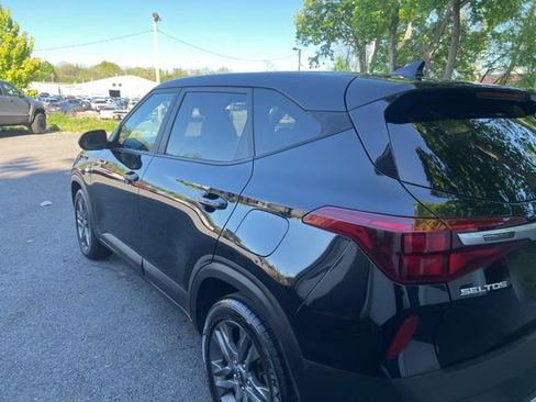Used 2023 Kia Seltos LX AWD/4WD image 3