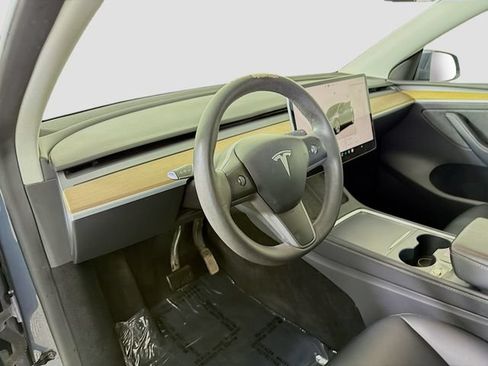 Used 2023 Tesla Model Y AWD image 9