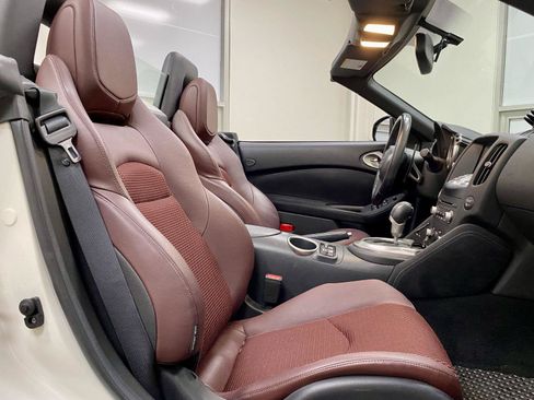 Used 2017 Nissan 370Z Touring Sport RWD image 26