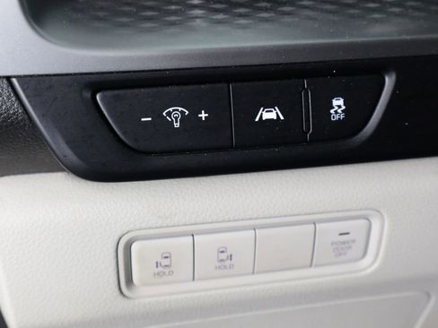 Used 2023 Kia Carnival LX FWD image 23