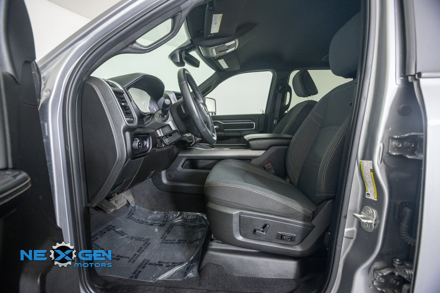 Used 2024 RAM 2500 Big Horn w/ Night Edition AWD/4WD image 12