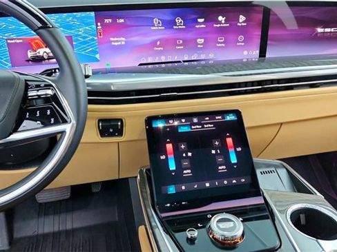 Used 2025 Cadillac Escalade IQ Sport 2 w/ LPO, ONYX Package image 16