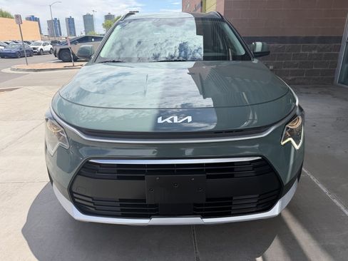 Used 2023 Kia Niro EX w/ EX Cold Weather Package FWD image 10