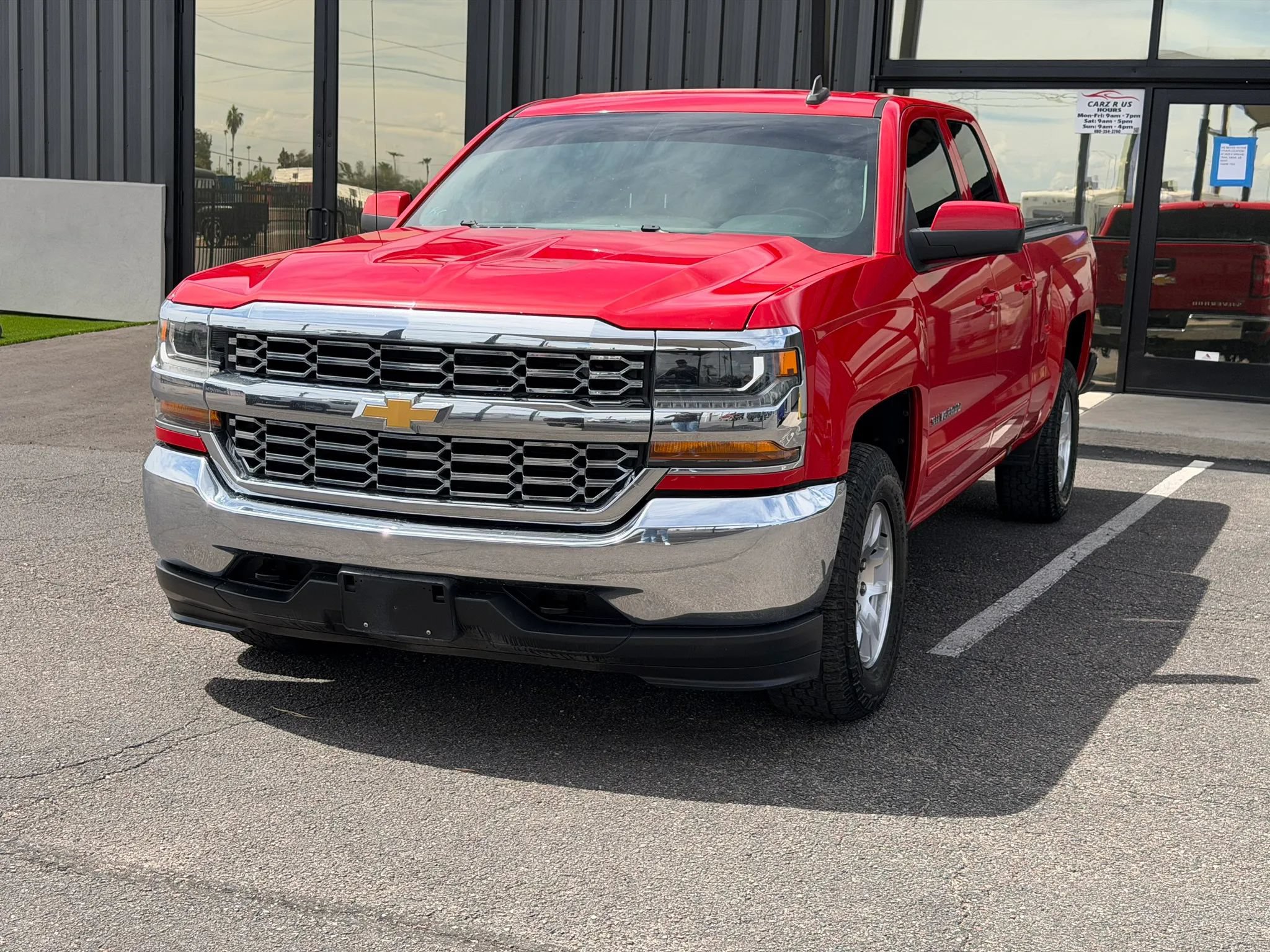 Used 2019 Chevrolet Silverado 1500 LT AWD/4WD image 2